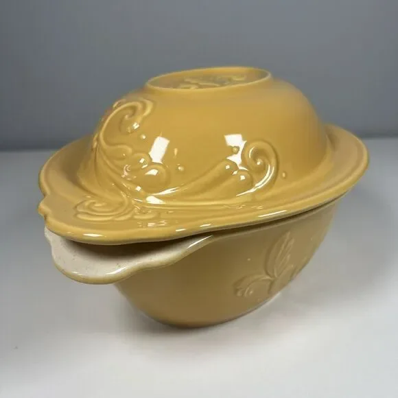 Pfaltzgraff WEIR IN YOUR KITCHEN Yellow Casserole Baking Dish With Lid - Picture 3 of 9